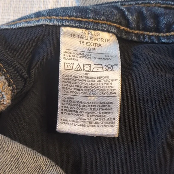 Women's Old Navy High Rise Stretch Distressed Jean Shorts - Picture 3 of 4